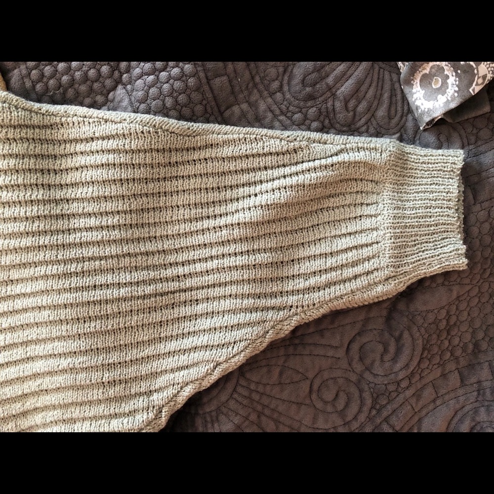 Sweater - Picture 4 of 4